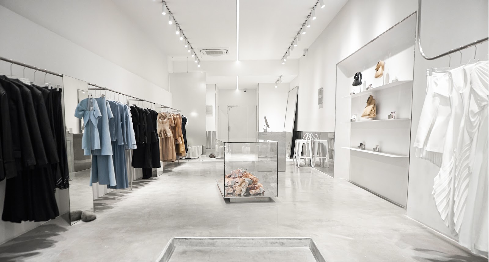 24 tuổi khởi nghiệp với 20 triệu, gần 30 tuổi đầu tư 2,5 tỷ đi học thời trang, Founder của CHATS by C.DAM: “Thuyền to mới ra được biển lớn” - Ảnh 3.