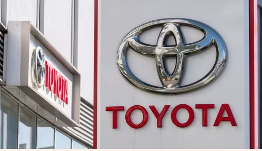 ‘Toyota đang có một lỗ hổng nghiêm trọng trong cuộc đua xe điện’ - Ảnh 2.