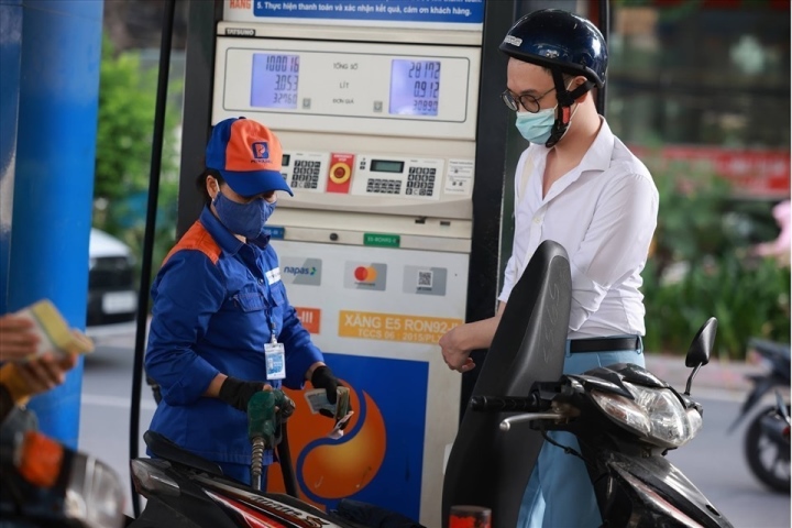 Bộ Tài chính đề nghị Bộ Công Thương giảm bớt trung gian phân phối xăng dầu - Ảnh 1. Bộ Tài chính đề nghị Bộ Công Thương giảm bớt trung gian phân phối xăng dầu - Ảnh 1.