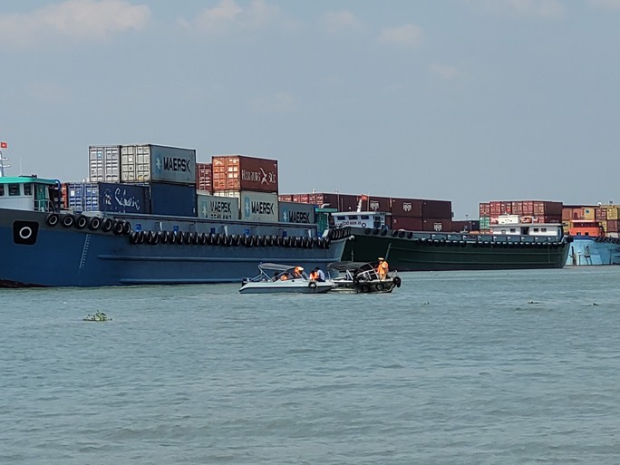 Lật thuyền khiến 13 người gặp nạn: Chưa xác định được thẩm quyền điều tra - Ảnh 1. Lật thuyền khiến 13 người gặp nạn: Chưa xác định được thẩm quyền điều tra - Ảnh 1.