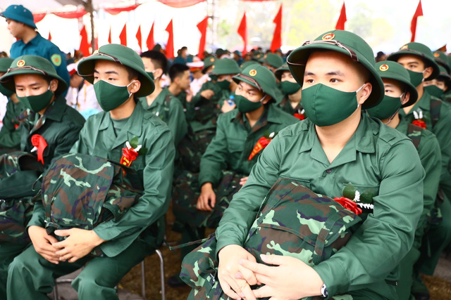 Thanh niên Thủ đô nô nức lên đường thực hiện nghĩa vụ quân sự năm 2023 - Ảnh 5.