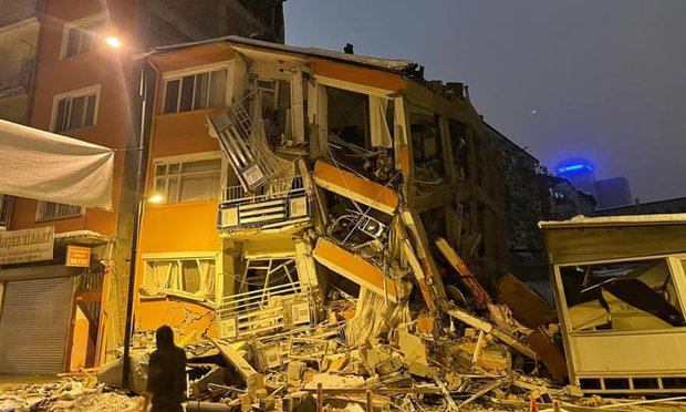  Hiện trường động đất rung chuyển Thổ Nhĩ Kỳ: Người dân la hét cầu cứu và tháo chạy trong hoảng loạn - Ảnh 11.
