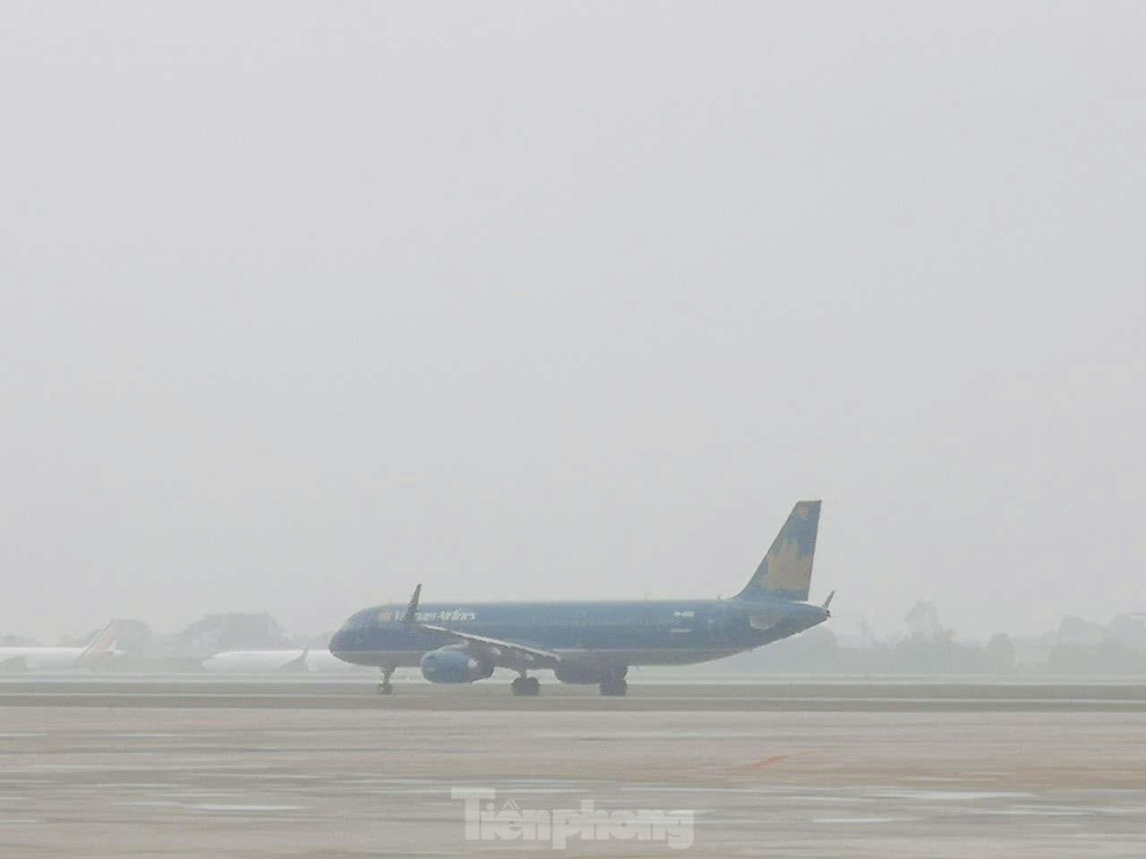 Thời tiết xấu, mù mịt, mưa phùn có ảnh hưởng đến hoạt động của sân bay Nội Bài? - Ảnh 5.