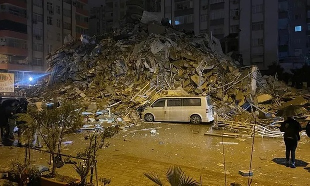  Hiện trường động đất rung chuyển Thổ Nhĩ Kỳ: Người dân la hét cầu cứu và tháo chạy trong hoảng loạn - Ảnh 5.