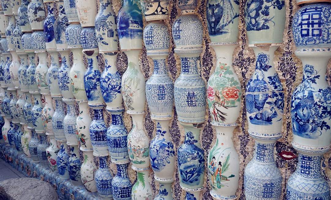 Cụ bà 90 tuổi bán hết tài sản để xây một cung điện bằng sứ, chấp nhận sống trong túp lều nhỏ vì ước nguyện to lớn - Ảnh 5.