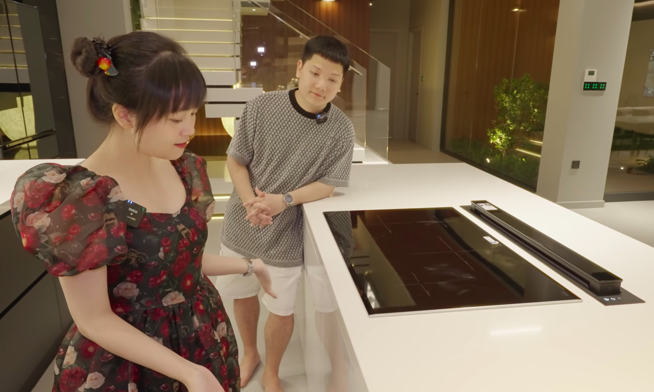 Về chung một nhà sau 12 năm hẹn hò, cặp đôi streamer tậu luôn biệt phủ - Ảnh 8. Về chung một nhà sau 12 năm hẹn hò, cặp đôi streamer tậu luôn biệt phủ - Ảnh 8.