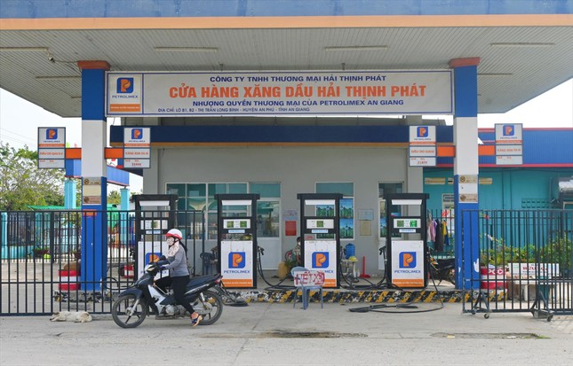 Nhiều doanh nghiệp bán xăng lẻ nguy cơ đóng cửa - Ảnh 1.