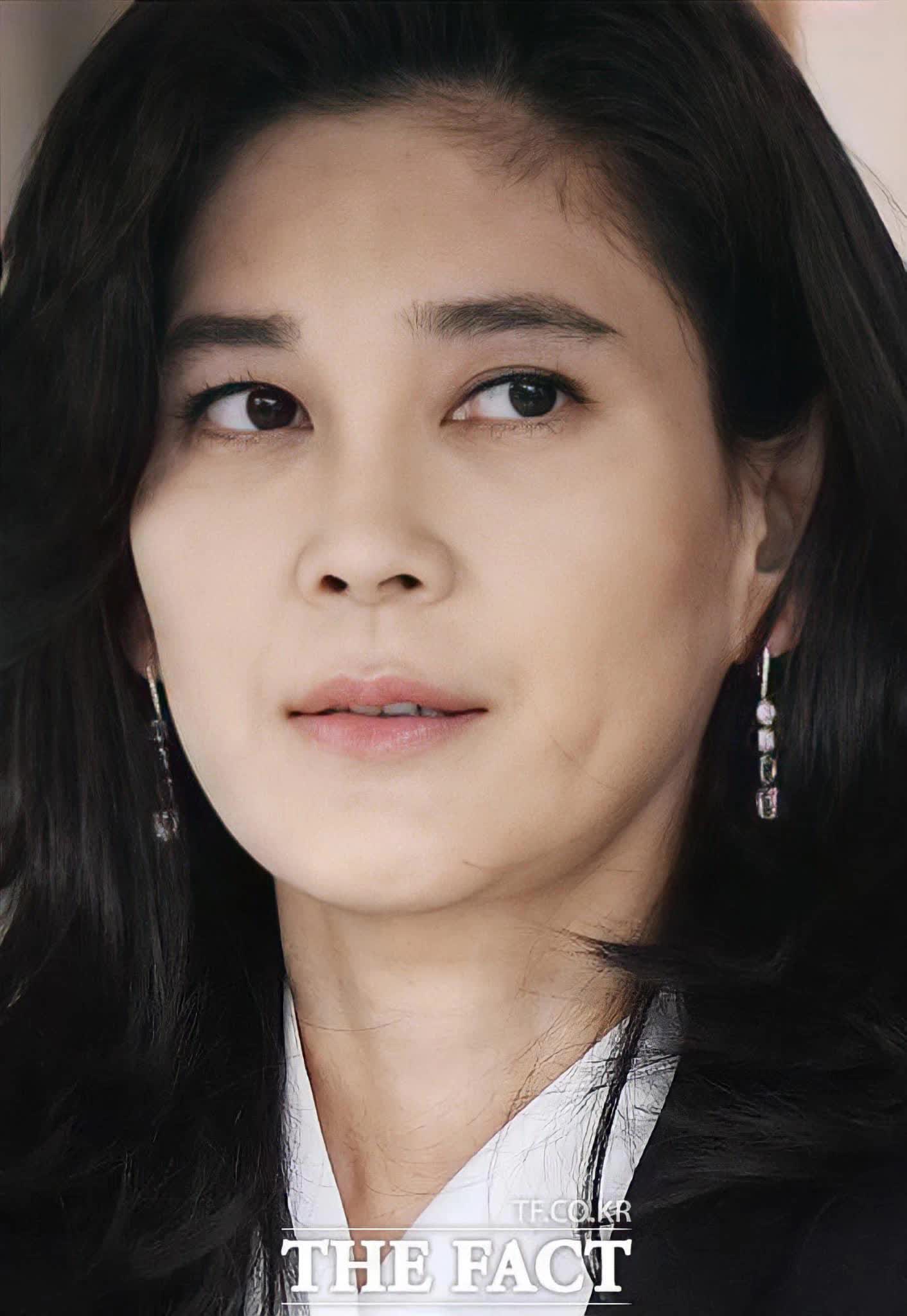 Công chúa Samsung chiếm trọn spotlight tại lễ tốt nghiệp của con trai, diện đồ đơn giản vẫn thần thái hơn người - Ảnh 15.