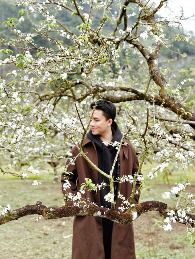 Mộc Châu trở thành điểm siêu hot dịp đầu xuân với những cây hoa mận phủ trắng núi đồi - Ảnh 12.