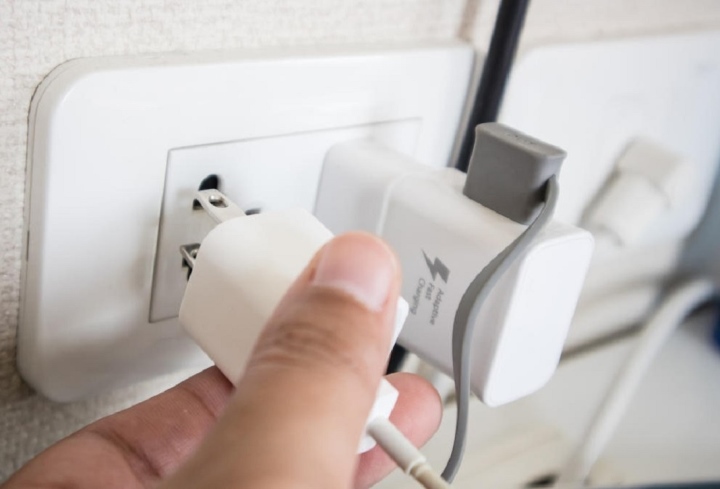 Rút ngay phích cắm những thiết bị này để tiền điện nhà bạn không tăng gấp đôi - Ảnh 1.