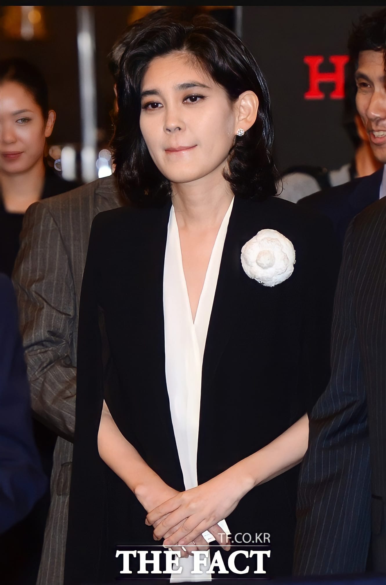 Công chúa Samsung chiếm trọn spotlight tại lễ tốt nghiệp của con trai, diện đồ đơn giản vẫn thần thái hơn người - Ảnh 12.