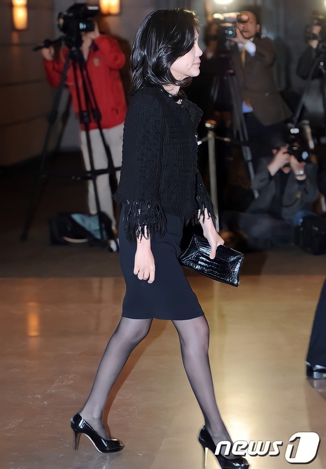 Công chúa Samsung chiếm trọn spotlight tại lễ tốt nghiệp của con trai, diện đồ đơn giản vẫn thần thái hơn người - Ảnh 11.