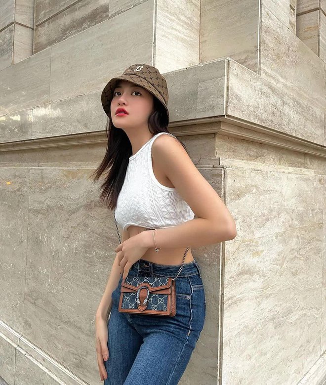 Nữ chính phim giờ vàng VTV: Mặc đẹp từ trong phim đến ngoài đời, chuộng sắm đồ local brand giá chỉ từ 300k - Ảnh 9.