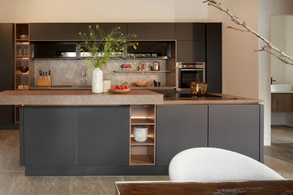 Thay gia chủ “viết tiếp kỉ niệm”, KTS thay áo mới ấn tượng cho tổ ấm trên khu đất rộng 6 hecta ở Đà Lạt: Ngôi nhà 20 năm tuổi “lột xác” thành mái ấm đúng nghĩa - Ảnh 12.