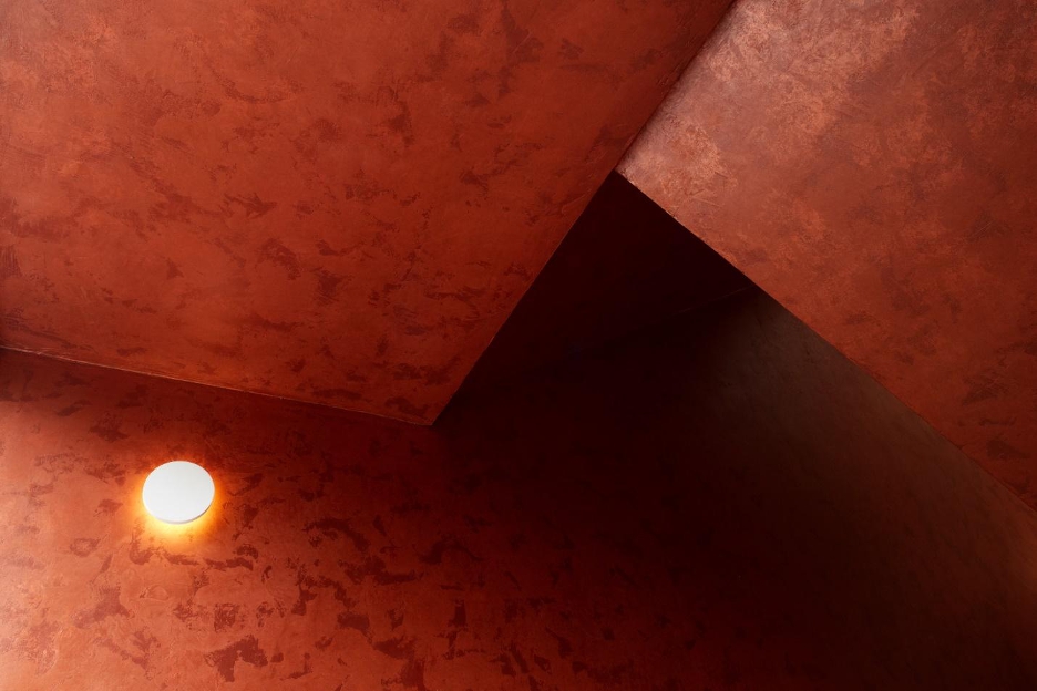 Thay gia chủ “viết tiếp kỉ niệm”, KTS thay áo mới ấn tượng cho tổ ấm trên khu đất rộng 6 hecta ở Đà Lạt: Ngôi nhà 20 năm tuổi “lột xác” thành mái ấm đúng nghĩa - Ảnh 7.