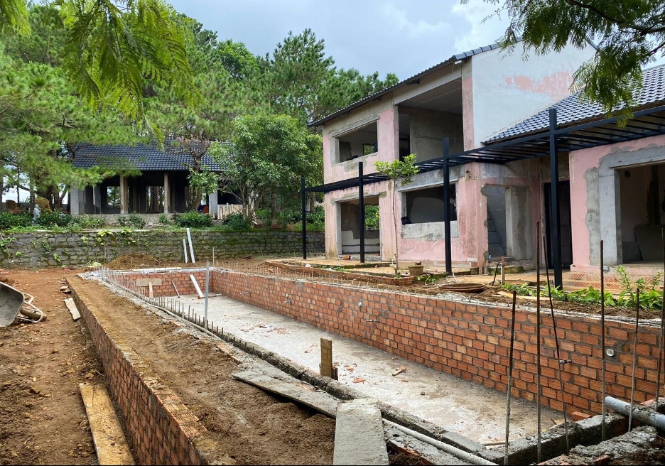 Thay gia chủ “viết tiếp kỉ niệm”, KTS thay áo mới ấn tượng cho tổ ấm trên khu đất rộng 6 hecta ở Đà Lạt: Ngôi nhà 20 năm tuổi “lột xác” thành mái ấm đúng nghĩa - Ảnh 3.