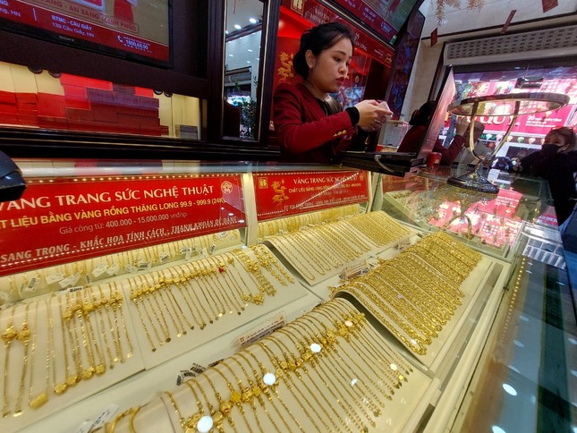 Giá vàng bật tăng gần nửa triệu đồng/lượng - Ảnh 1. Giá vàng bật tăng gần nửa triệu đồng/lượng - Ảnh 1.