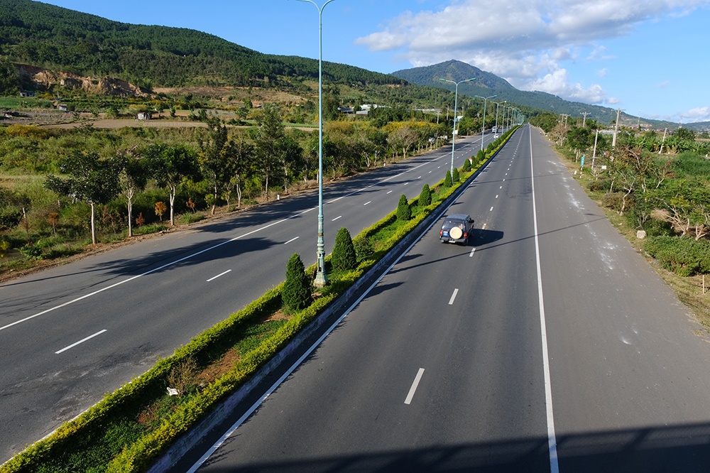  Nổi tiếng với tuyên bố bảo hành đường 5-10 năm không hỏng, Tập đoàn Sơn Hải vừa đề xuất làm cao tốc Nha Trang - Liên Khương  - Ảnh 1.