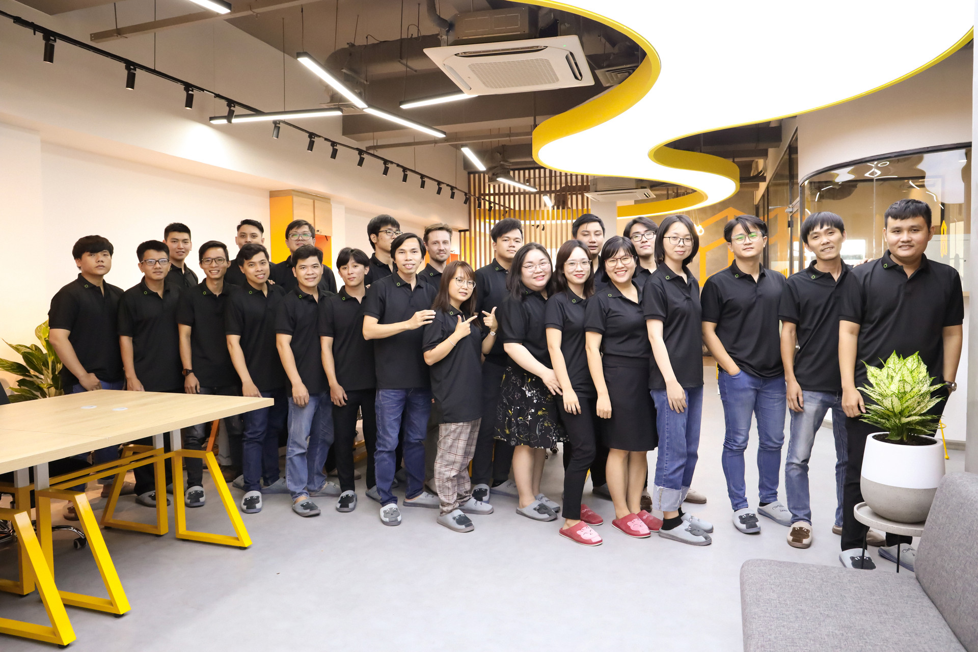 Ai là người đứng sau VoiceGPT phiên bản Việt? - Ảnh 4. Ai là người đứng sau VoiceGPT phiên bản Việt? - Ảnh 4.