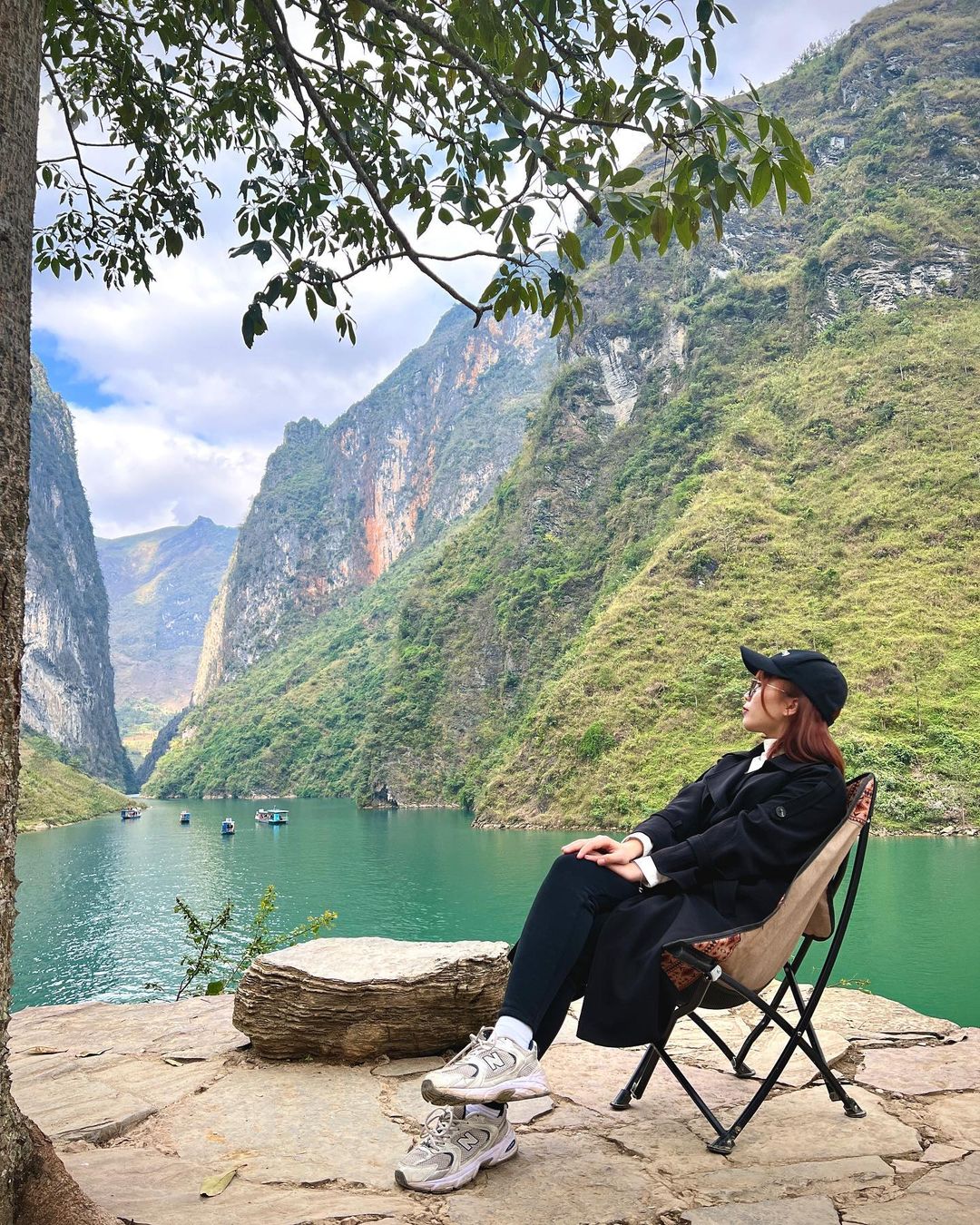 Dòng sông Nho Quế ở Hà Giang có gì hấp dẫn mà khiến Hoa hậu Thùy Tiên ngỡ ngàng ngay khi đặt chân đến? - Ảnh 6.