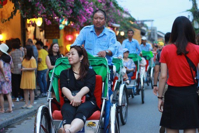 Trung Quốc không mở tour Việt Nam: Doanh nghiệp lữ hành như ngồi trên đống lửa - Ảnh 1.