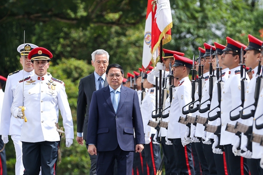 Lễ đón Thủ tướng Phạm Minh Chính thăm chính thức Singapore - Ảnh 1.