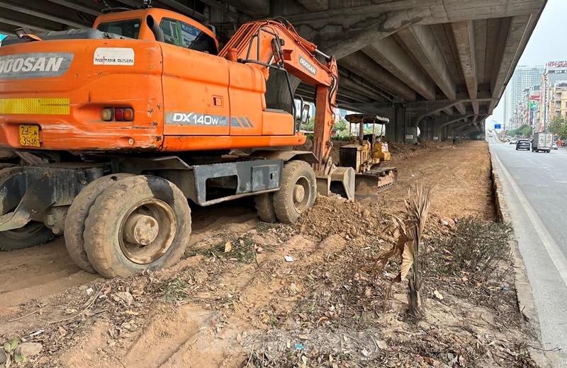 Cận cảnh vỉa hè đường Nguyễn Xiển bị chiếm dụng bền vững - Ảnh 9.