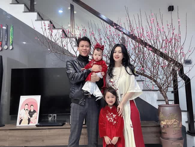 Hoa khôi Nghệ An lấy cầu thủ nổi tiếng: Giờ ở nhà lầu, chồng tặng hàng hiệu, du lịch quanh năm - Ảnh 6. Hoa khôi Nghệ An lấy cầu thủ nổi tiếng: Giờ ở nhà lầu, chồng tặng hàng hiệu, du lịch quanh năm - Ảnh 6.