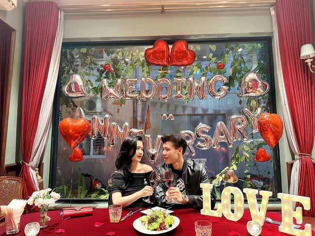 Hoa khôi Nghệ An lấy cầu thủ nổi tiếng: Giờ ở nhà lầu, chồng tặng hàng hiệu, du lịch quanh năm - Ảnh 5. Hoa khôi Nghệ An lấy cầu thủ nổi tiếng: Giờ ở nhà lầu, chồng tặng hàng hiệu, du lịch quanh năm - Ảnh 5.