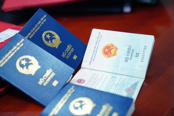 Cận cảnh mẫu hộ chiếu gắn chíp được cấp từ 1-3 - Ảnh 3.