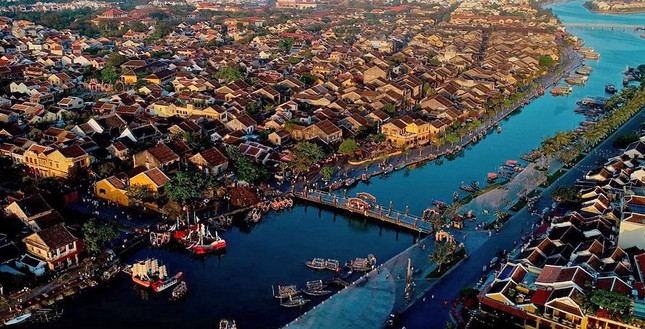 Trung Quốc mở tour Việt Nam: Như cái mỏ khổng lồ đã được mở - Ảnh 1. Trung Quốc mở tour Việt Nam: Như cái mỏ khổng lồ đã được mở - Ảnh 1.