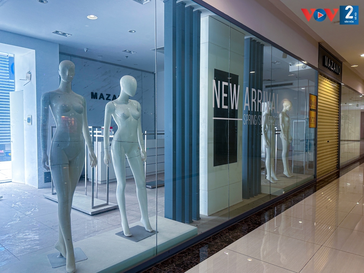 Các trung tâm thương mại nổi tiếng ở Hà Nội vắng vẻ, đìu hiu - Ảnh 3.