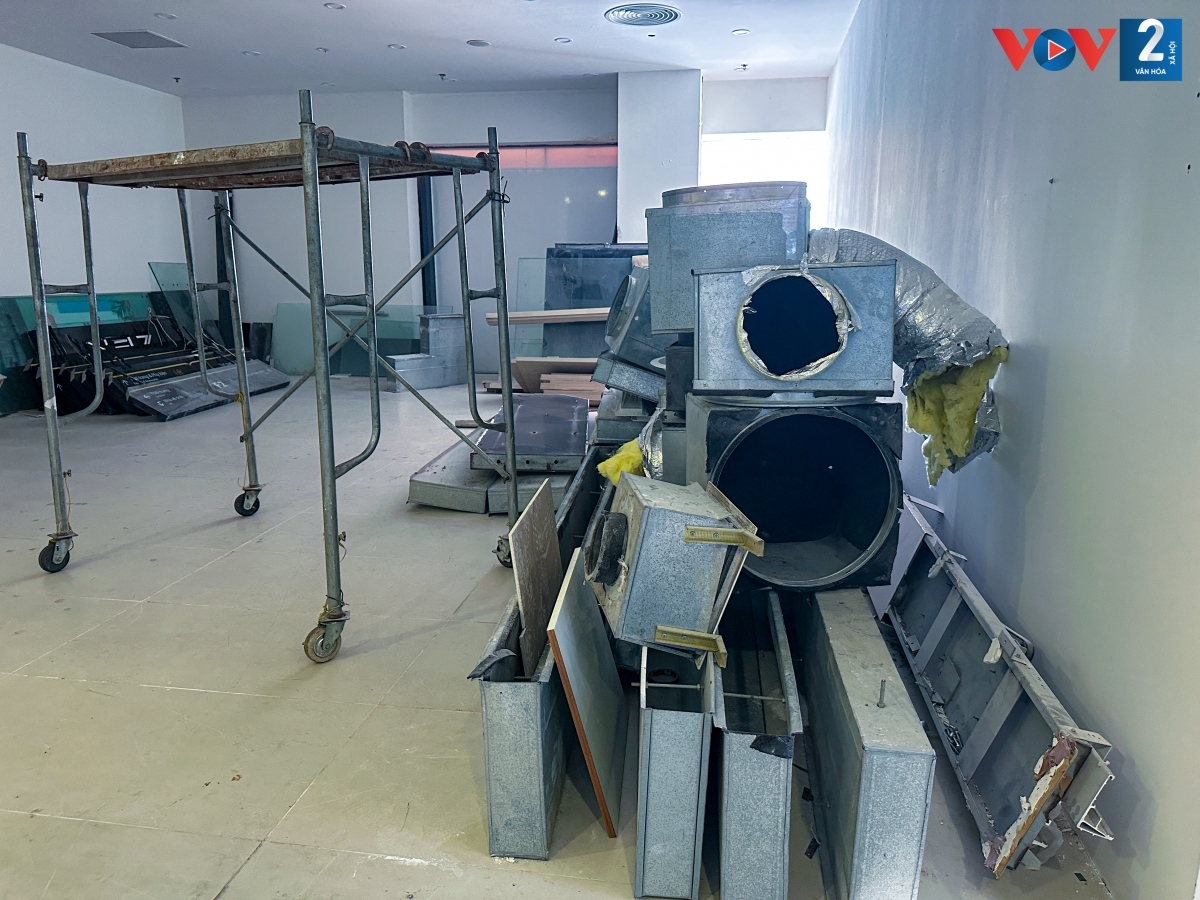 Các trung tâm thương mại nổi tiếng ở Hà Nội vắng vẻ, đìu hiu - Ảnh 15.