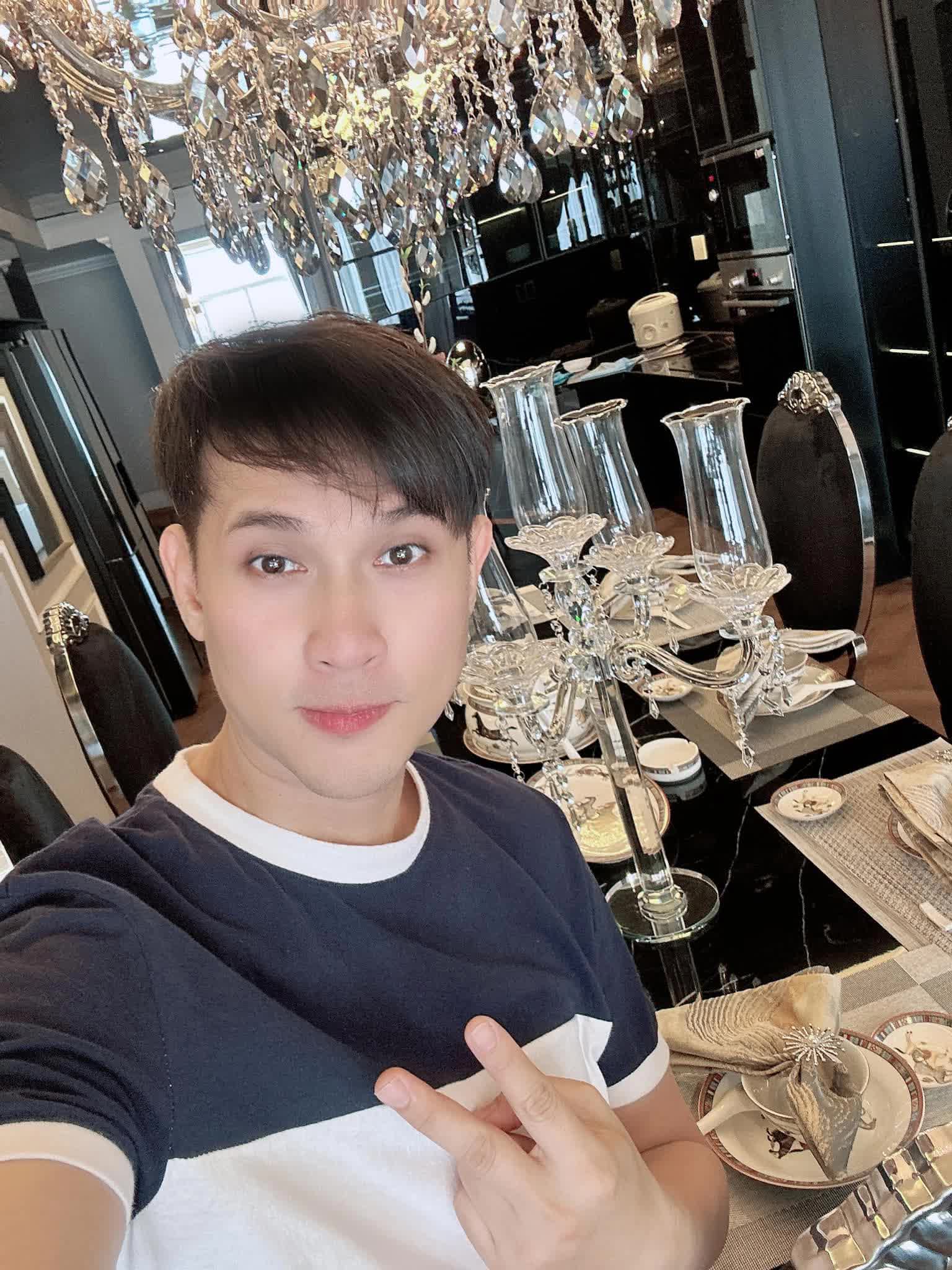 Nam ca sĩ sở hữu biệt thự 12 phòng ngủ ở Đà Lạt khoe tậu thêm nhà mới, hé lộ một góc đã thấy sang xịn - Ảnh 1.