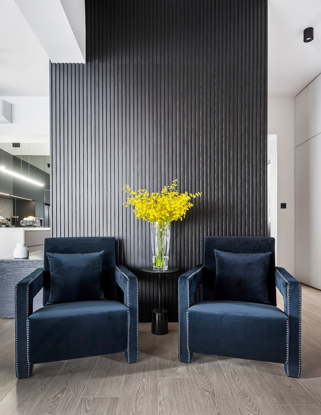 Cải tạo căn hộ 214m2 từ 63 năm trước: Sự tối tăm và tồi tàn hoàn toàn biến mất, gia chủ nhận nhà mà ngỡ ngàng - Ảnh 9.