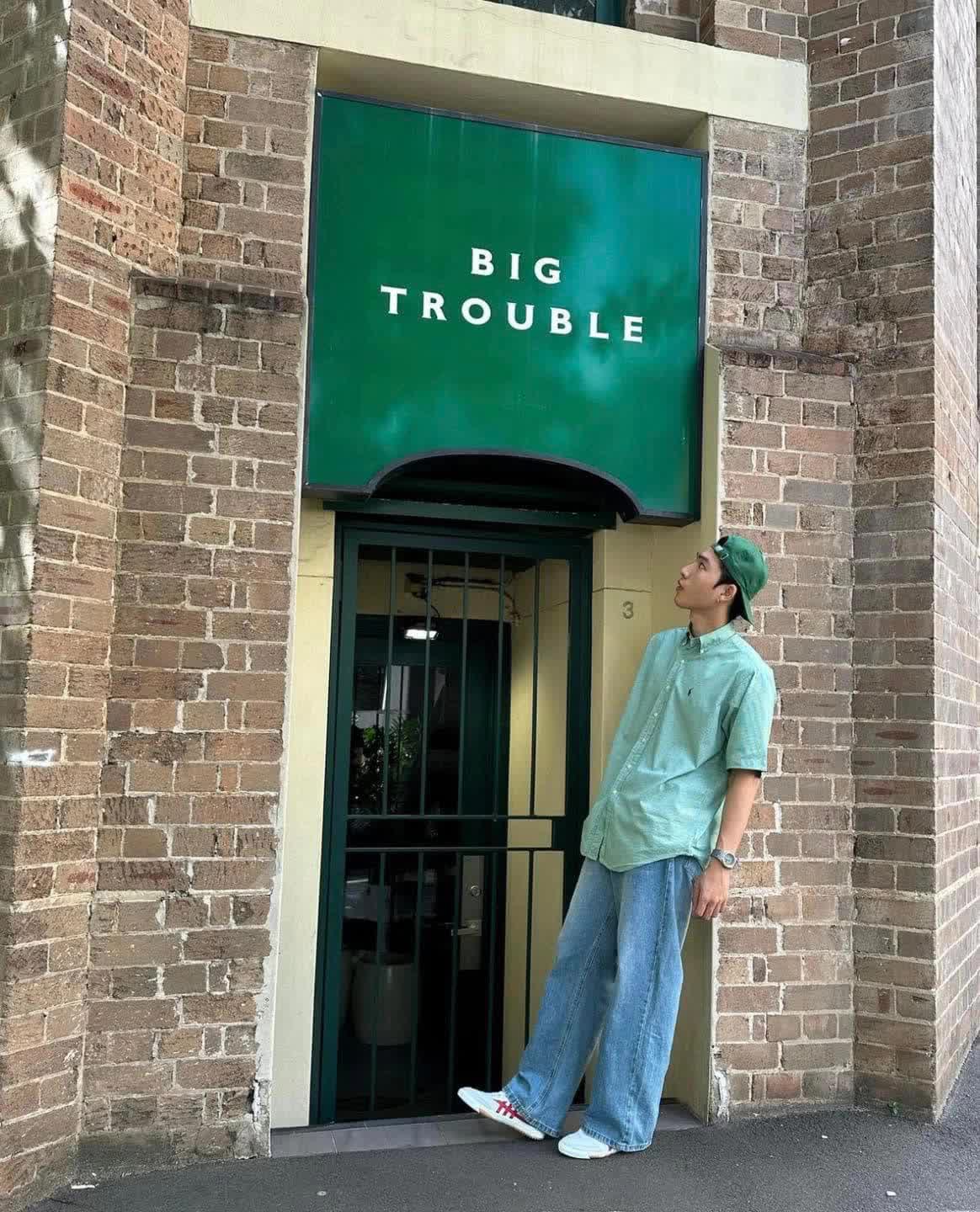 Đôi giày quốc dân của Việt Nam hot trở lại sau 23 năm: Viral rần rần trên TikTok, nhờ HIEUTHUHAI mà cháy hàng diện rộng - Ảnh 2. Đôi giày quốc dân của Việt Nam hot trở lại sau 23 năm: Viral rần rần trên TikTok, nhờ HIEUTHUHAI mà cháy hàng diện rộng - Ảnh 2.