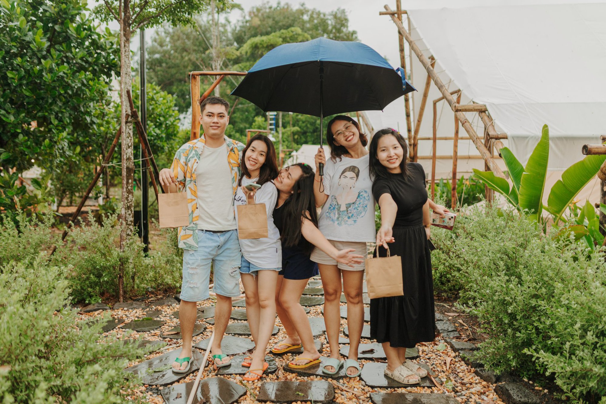 Vừa hòa mình với thiên nhiên vừa trải nghiệm tiện nghi cực xịn tại các khu glamping quanh hồ Trị An - Ảnh 8. Vừa hòa mình với thiên nhiên vừa trải nghiệm tiện nghi cực xịn tại các khu glamping quanh hồ Trị An - Ảnh 8.