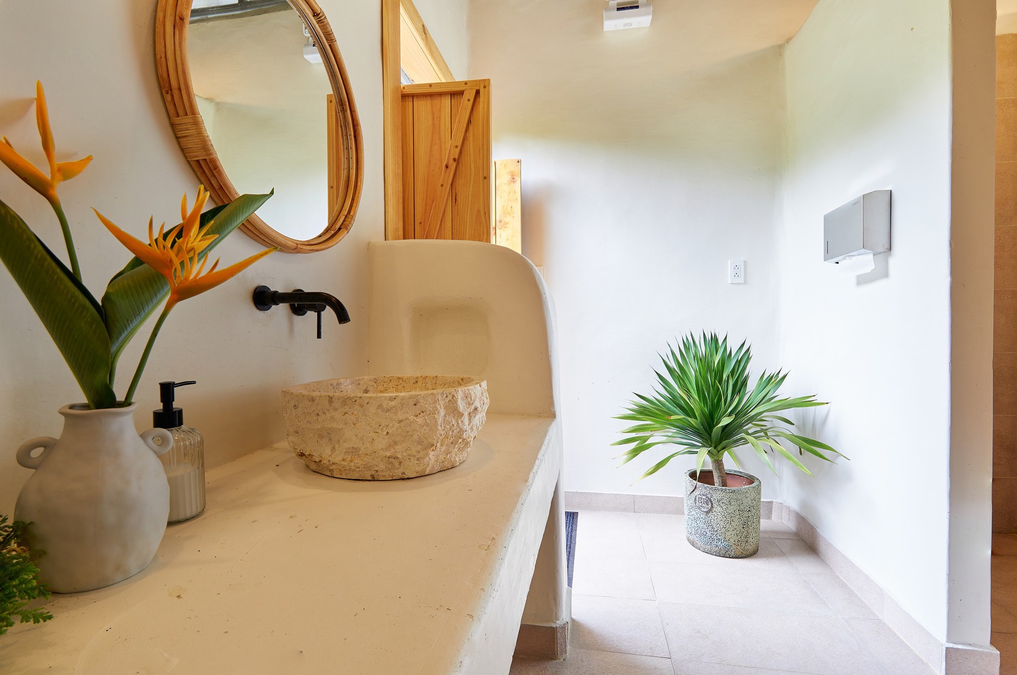 Vừa hòa mình với thiên nhiên vừa trải nghiệm tiện nghi cực xịn tại các khu glamping quanh hồ Trị An - Ảnh 3. Vừa hòa mình với thiên nhiên vừa trải nghiệm tiện nghi cực xịn tại các khu glamping quanh hồ Trị An - Ảnh 3.