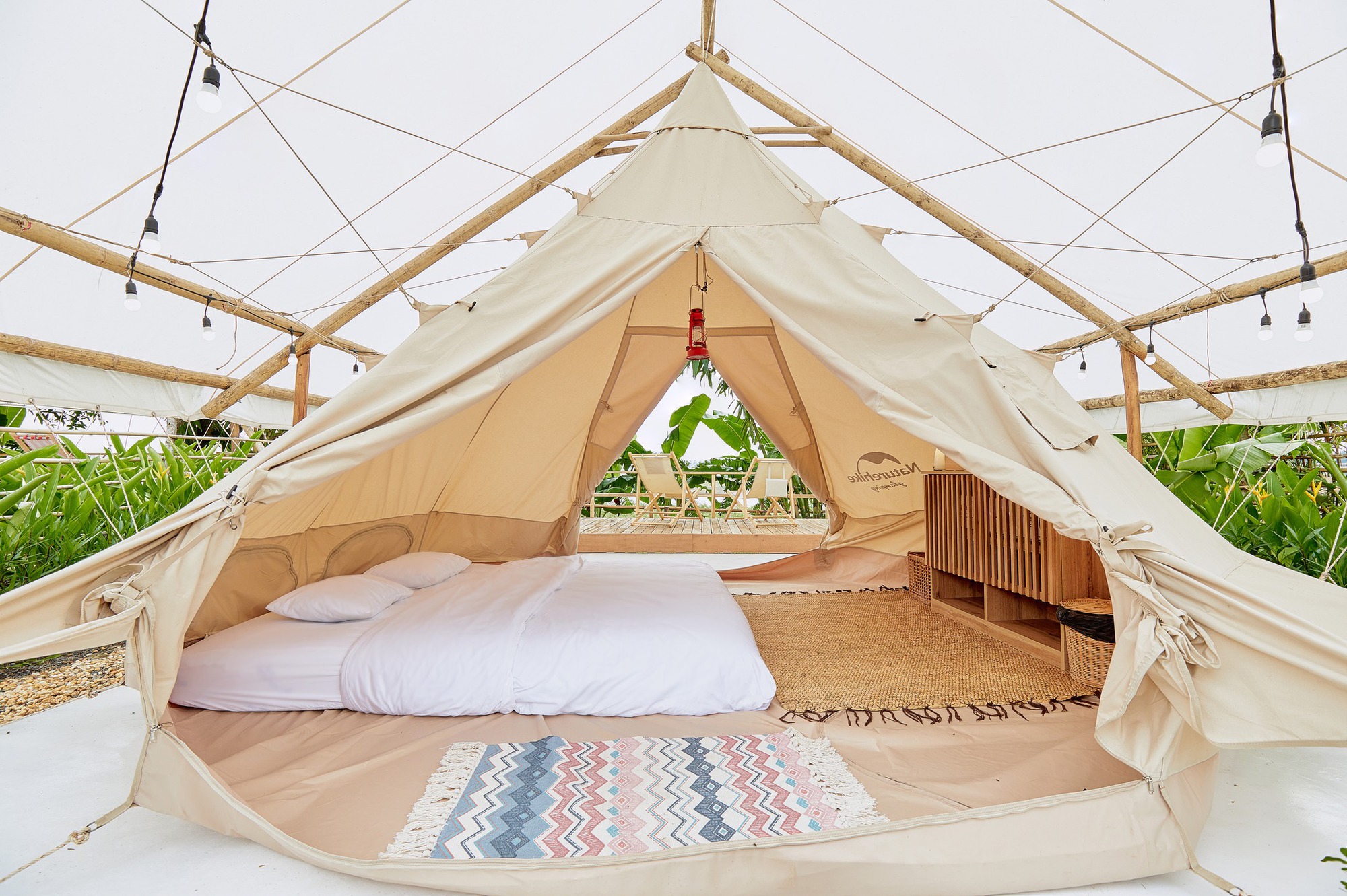 Vừa hòa mình với thiên nhiên vừa trải nghiệm tiện nghi cực xịn tại các khu glamping quanh hồ Trị An - Ảnh 2. Vừa hòa mình với thiên nhiên vừa trải nghiệm tiện nghi cực xịn tại các khu glamping quanh hồ Trị An - Ảnh 2.