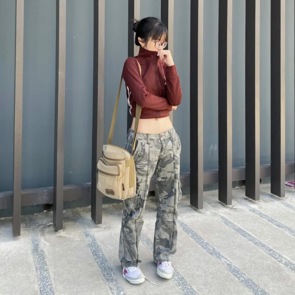 Đôi giày quốc dân của Việt Nam hot trở lại sau 23 năm: Viral rần rần trên TikTok, nhờ HIEUTHUHAI mà cháy hàng diện rộng - Ảnh 12. Đôi giày quốc dân của Việt Nam hot trở lại sau 23 năm: Viral rần rần trên TikTok, nhờ HIEUTHUHAI mà cháy hàng diện rộng - Ảnh 12.