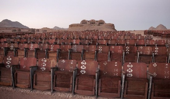 Bí ẩn về rạp chiếu phim tận thế, được xây dựng trên sa mạc Ai Cập nhưng hơn 30 năm chẳng một bóng người ghé thăm - Ảnh 2.