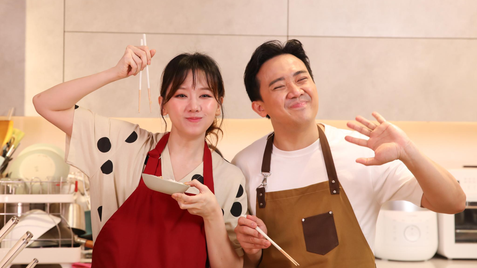 Chiều vợ như Trấn Thành: Một lần đi shopping hết vài trăm triệu, việc nhà, nấu ăn một tay cân hết - Ảnh 7.