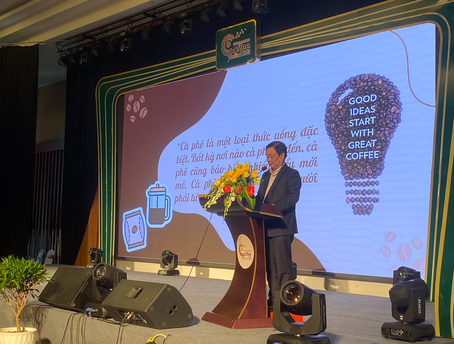 Bộ trưởng Lê Minh Hoan gợi ý phát triển văn hoá cà phê: Trà có trà đạo, rượu có tửu đạo thì giờ có cà phê đạo không? - Ảnh 1. Bộ trưởng Lê Minh Hoan gợi ý phát triển văn hoá cà phê: Trà có trà đạo, rượu có tửu đạo thì giờ có cà phê đạo không? - Ảnh 1.