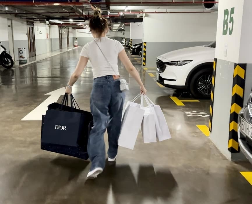Chiều vợ như Trấn Thành: Một lần đi shopping hết vài trăm triệu, việc nhà, nấu ăn một tay cân hết - Ảnh 3.