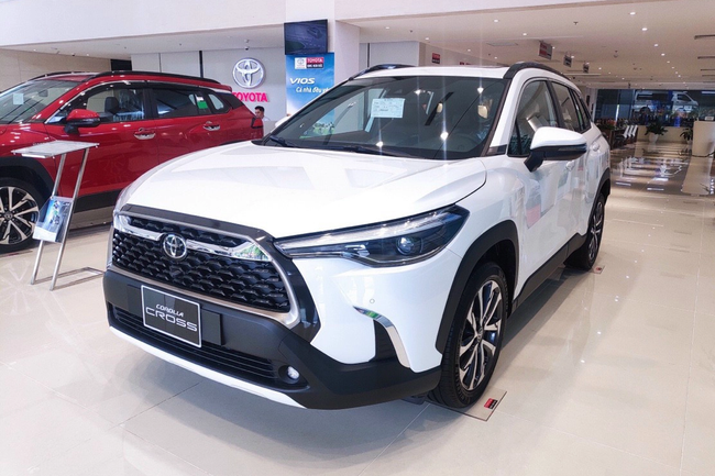 Không chờ chính sách, hàng loạt ô tô tự ‘giảm trước bạ’ tại Việt Nam: BMW, Mercedes bớt cả trăm triệu, vua doanh số cũng nhập cuộc chơi - Ảnh 1.