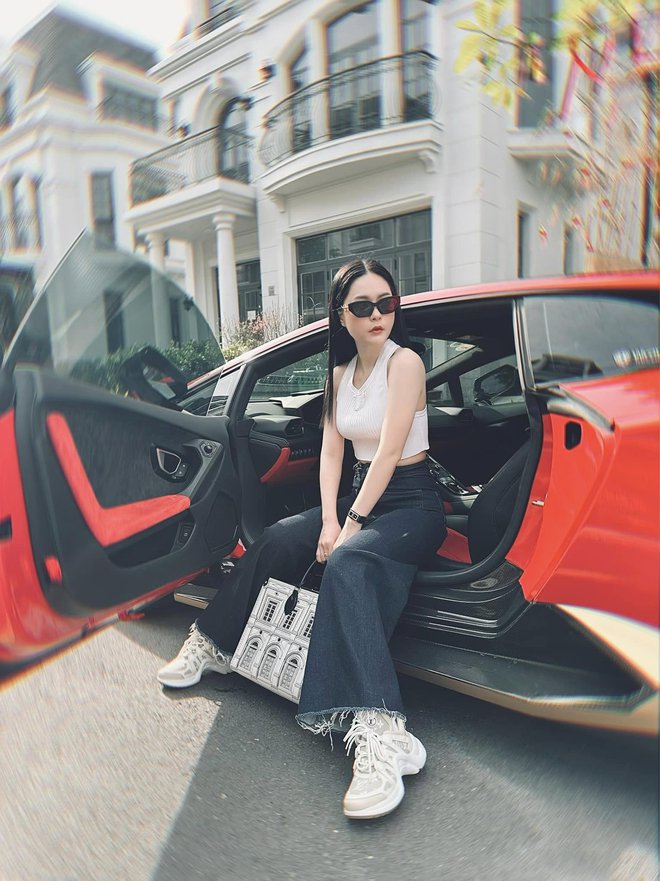 Bị nghi mua túi Hermès cá sấu bạch tạng dởm, Đoàn Di Băng tung ngay bằng chứng, khoe chồng bỏ 8 tỷ mua vui cho mình - Ảnh 17. Bị nghi mua túi Hermès cá sấu bạch tạng dởm, Đoàn Di Băng tung ngay bằng chứng, khoe chồng bỏ 8 tỷ mua vui cho mình - Ảnh 17.