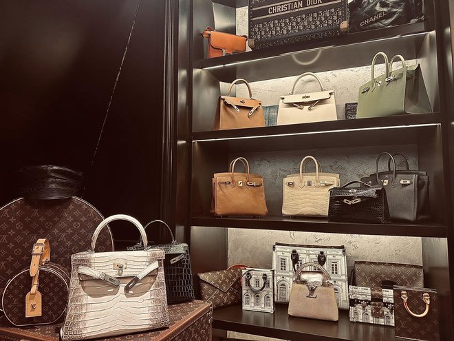 Bị nghi mua túi Hermès cá sấu bạch tạng dởm, Đoàn Di Băng tung ngay bằng chứng, khoe chồng bỏ 8 tỷ mua vui cho mình - Ảnh 7. Bị nghi mua túi Hermès cá sấu bạch tạng dởm, Đoàn Di Băng tung ngay bằng chứng, khoe chồng bỏ 8 tỷ mua vui cho mình - Ảnh 7.