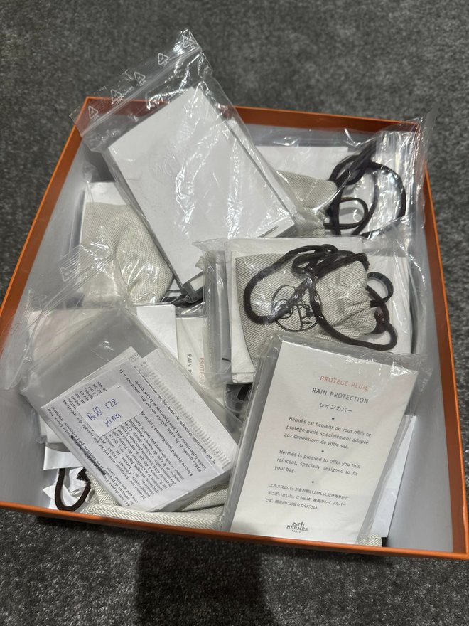 Bị nghi mua túi Hermès cá sấu bạch tạng dởm, Đoàn Di Băng tung ngay bằng chứng, khoe chồng bỏ 8 tỷ mua vui cho mình - Ảnh 6. Bị nghi mua túi Hermès cá sấu bạch tạng dởm, Đoàn Di Băng tung ngay bằng chứng, khoe chồng bỏ 8 tỷ mua vui cho mình - Ảnh 6.