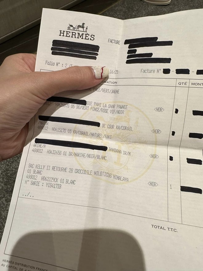 Bị nghi mua túi Hermès cá sấu bạch tạng dởm, Đoàn Di Băng tung ngay bằng chứng, khoe chồng bỏ 8 tỷ mua vui cho mình - Ảnh 4. Bị nghi mua túi Hermès cá sấu bạch tạng dởm, Đoàn Di Băng tung ngay bằng chứng, khoe chồng bỏ 8 tỷ mua vui cho mình - Ảnh 4.
