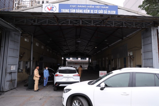 Mở lại 5 trung tâm đăng kiểm ở Hà Nội - Ảnh 1.